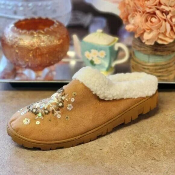Avon Snowflake Slippers - Picture 1 of 4